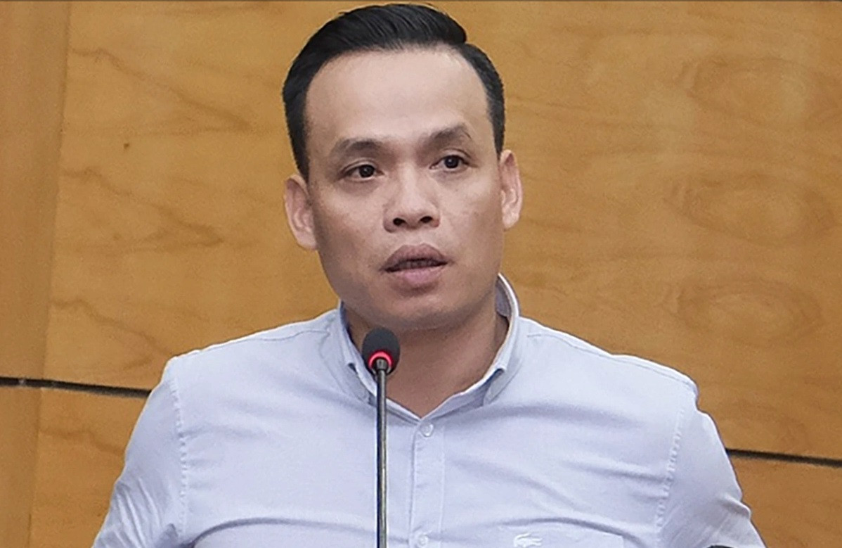 Hoàng Anh Tuấn, Phó Vụ trưởng Vụ Thị trường trong nước Bộ Công Thương về tội “Thiếu trách nhiệm gây hậu quả nghiêm trọng” và tội “Nhận hối lộ” (Điều 360 và Điều 354 BLHS); 