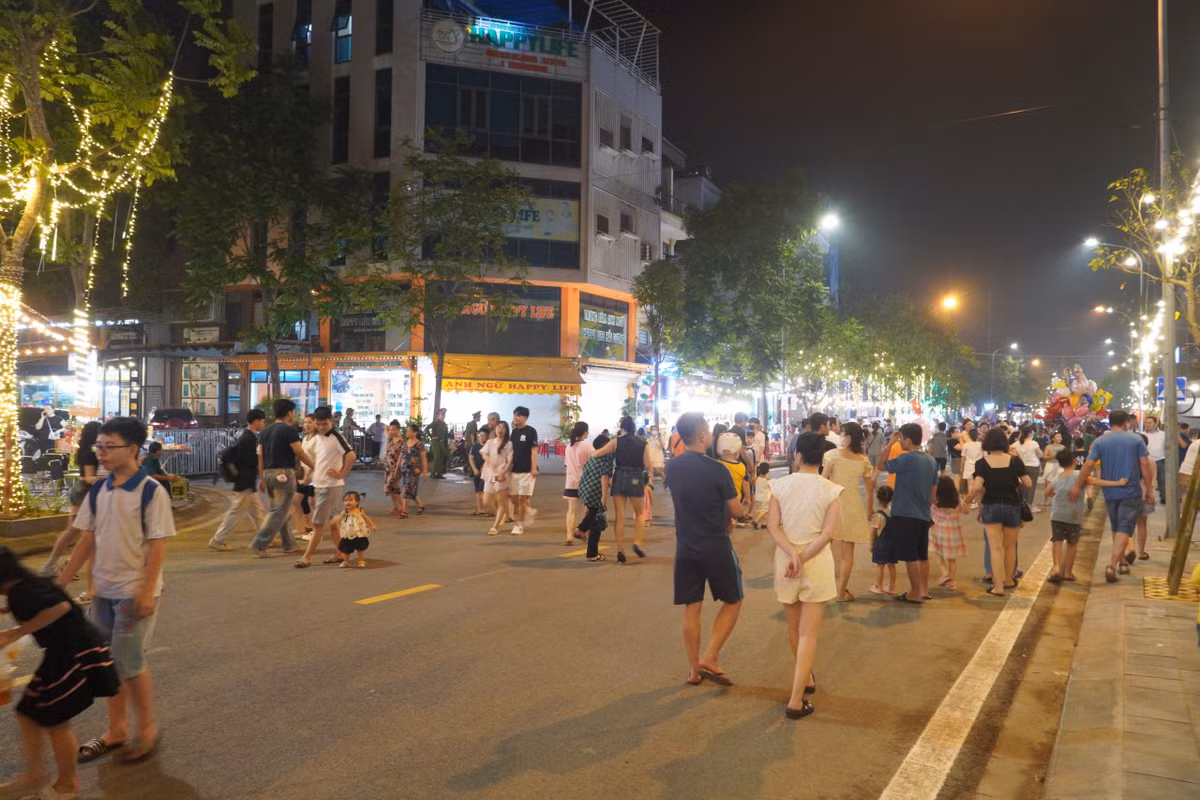 Không gian phố ẩm thực Tuệ Tĩnh