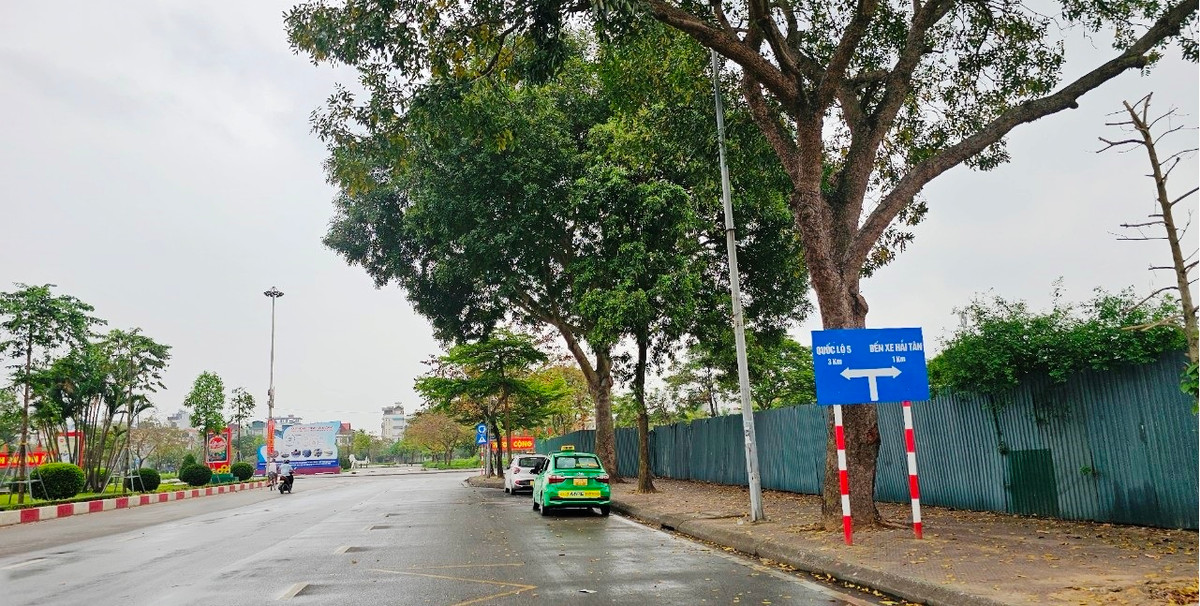 Dự án phía bắc giáp đường Tôn Đức Thắng, phía nam giáp đường Hàm Nghi, phía đông giáp đường Thanh Niên, phía tây giáp đường Nguyễn Đức Cảnh. 