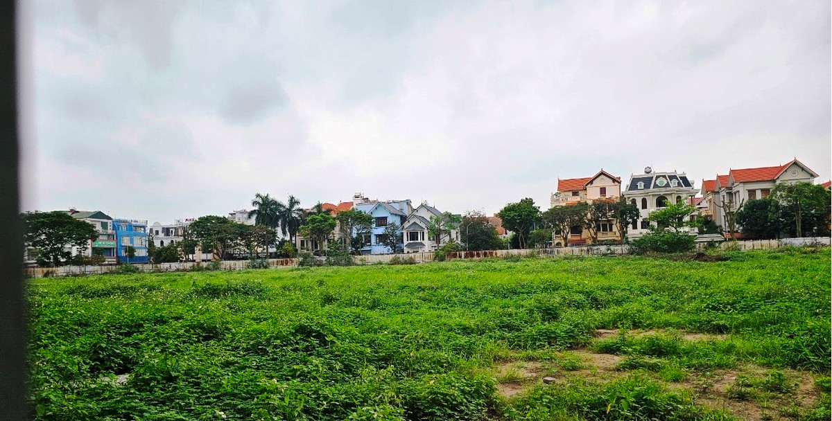 Nằm sát Trung tâm văn hóa Xứ Đông.