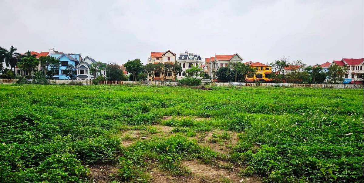 Đối với đất ở, nhà đầu tư được giao đất theo thời hạn dự án đầu tư. Người nhận chuyển nhượng chung cư được sử dụng lâu dài. Nhà đầu tư được sử dụng diện tích sàn tầng hầm, diện tích sàn sử dụng vào mục đích thương mại trong 50 năm. Đối với đất thương mại, dịch vụ, đất xây dựng công trình ngầm có mục đích kinh doanh thời hạn thuê đất 50 năm. 