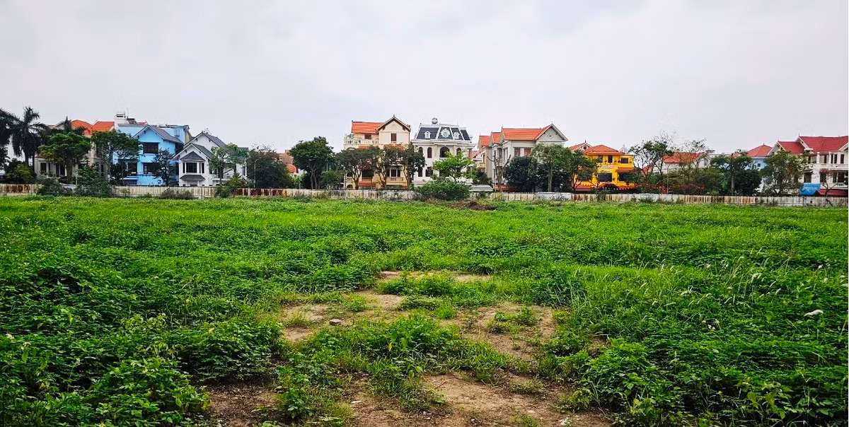 Đối với đất ở, nhà đầu tư được giao đất theo thời hạn dự án đầu tư. Người nhận chuyển nhượng chung cư được sử dụng lâu dài. Nhà đầu tư được sử dụng diện tích sàn tầng hầm, diện tích sàn sử dụng vào mục đích thương mại trong 50 năm. Đối với đất thương mại, dịch vụ, đất xây dựng công trình ngầm có mục đích kinh doanh thời hạn thuê đất 50 năm. 