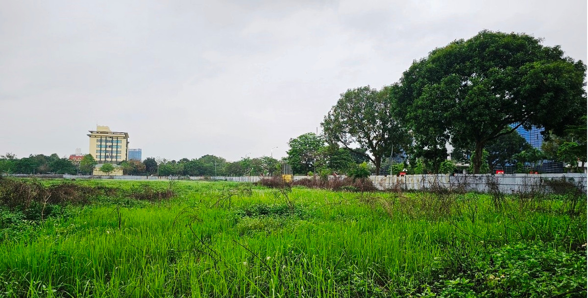 Quyết định của UBND tỉnh Hải Dương căn cứ trên tờ trình của Sở Tài nguyên và Môi trường. Theo đó, giá khởi điểm để đấu giá quyền sử dụng đất, tài sản trên đất để lựa chọn nhà đầu tư thực hiện Dự án đầu tư xây dựng Khu khách sạn và nhà chung cư hỗn hợp thuộc Khu hành chính tập trung tỉnh Hải Dương gần 401,3 tỷ đồng. 