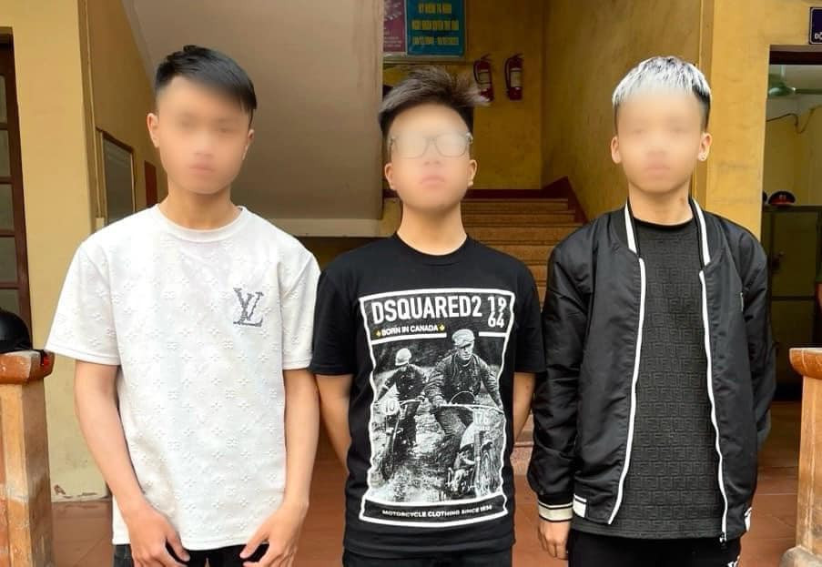 Hải Dương: Điều tra nhóm thanh niên bốc đầu xe, phát trực tiếp MXH - Hình 2 Hai Duong: Dieu tra nhom thanh nien boc dau xe, phat truc tiep MXH-Hinh-2