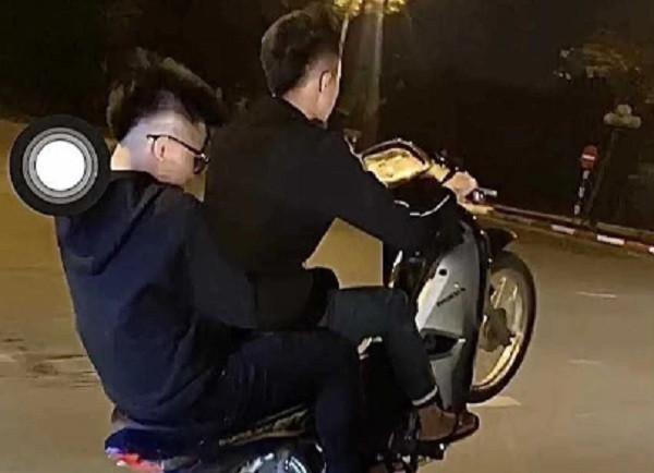 Hải Dương: Điều tra nhóm thanh niên bốc đầu xe, phát trực tiếp MXH Hai Duong: Dieu tra nhom thanh nien boc dau xe, phat truc tiep MXH