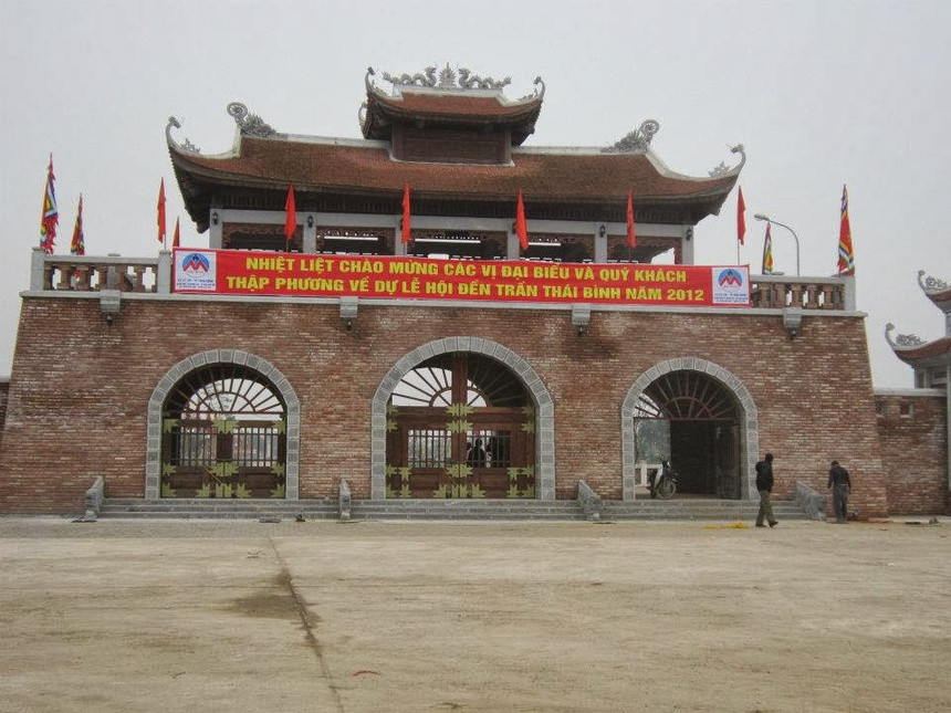 Dù chưa bao giờ làm vua, chỉ giữ chức thái thượng hoàng, Trần Thừa (1184-1234) lại được con trai (Trần Thái Tông) suy tôn là Trần Thái Tổ.