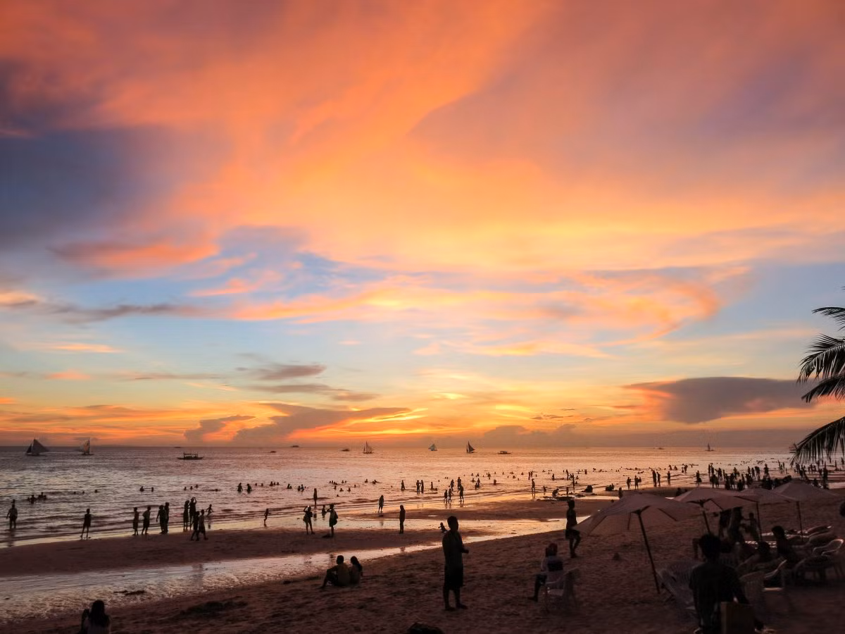 Biển Trắng ở Boracay là một trong những điểm đến lý tưởng ở Philippines.