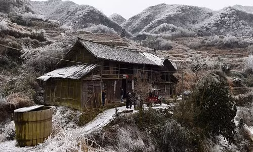 Đợt rét lịch sử ở Trung Quốc khiến cuộc sống người dân bị ảnh hưởng.