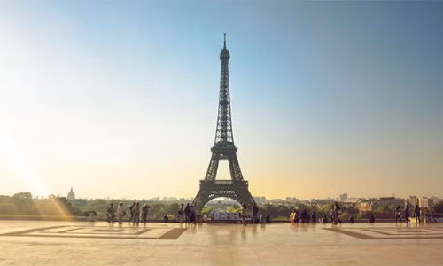 Với hơn 80 triệu lượt du khách mỗi năm, Pháp là quốc gia hút khách du lịch nhất thế giới.