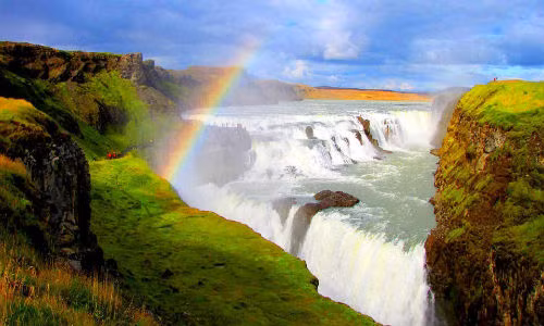Thác nước Gullfoss đẹp tuyệt vời ở Iceland này cao 32 mét và rộng khoảng 20 mét.