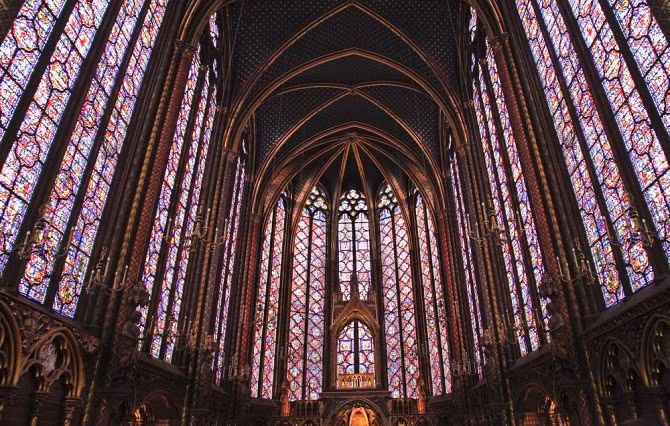 Nhà thờ Sainte-Chapelle là một nhà thờ Công giáo tọa lạc gần Palais de la Cite, trung tâm Paris, Pháp. Công trình này được khởi công xây dựng vào khoảng thời gian sau năm 1239.