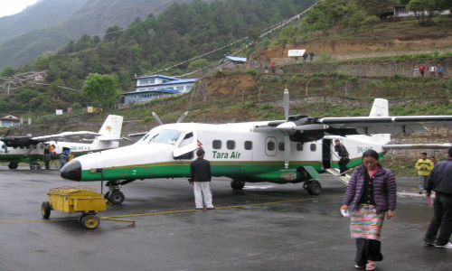 Tara Air là công ty con của hãng hàng không Yeti Airlines (Nepal). Được thành lập vào năm 2009 nhưng đến nay Tara Air đã xảy ra ba sự cố trong khoảng thời gian từ năm 2010 đến 2011, khiến 22 người chết. Độ an toàn của Tara Air cũng chỉ được xếp hạng một sao.