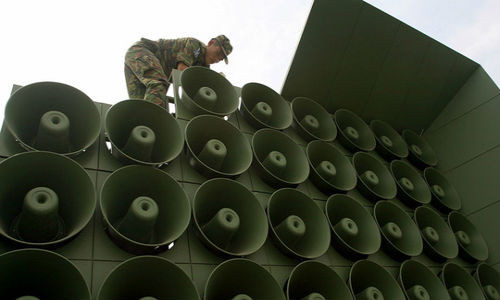 Han Quoc lai “choc tuc” Trieu Tien bang loa phong thanh