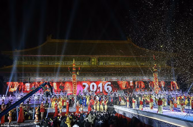 Người dân Trung Quốc đón năm mới 2016.