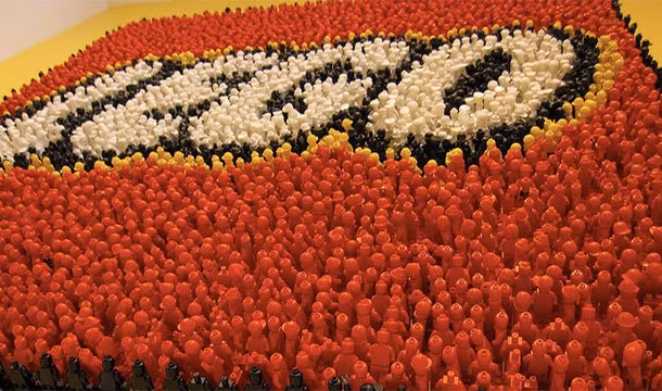 LEGO từng thưởng cho nhân viên cống hiến 25 năm làm việc tại công ty một thỏi vàng nặng 25,65 gram.