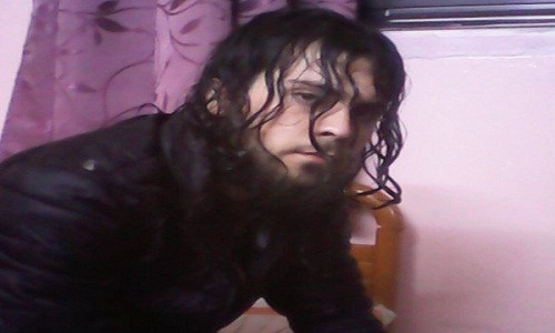 Chiến binh IS Ali Saqr al-Qasem đã ra tay hành quyết chính mẹ ruột ở thành trì Raqqa, Syria. 