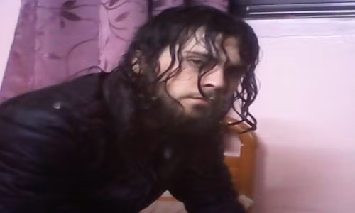 Chiến binh IS Ali Saqr al-Qasem đã ra tay hành quyết chính mẹ ruột ở thành trì Raqqa, Syria. 