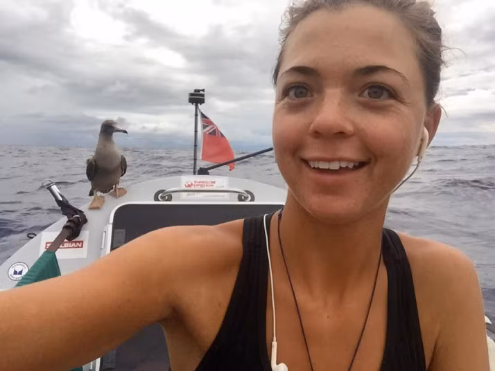 Trong suốt chặng hành trình, họ chia thành hai ca, mỗi ca gồm hai người sẽ chèo thuyền hai giờ và sau đó nghỉ trong 90 phút.