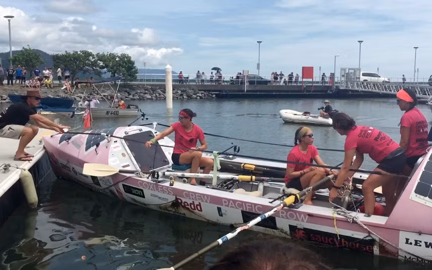 Hành trình chèo thuyền vượt Thái Bình Dương của bốn nữ vận động viên dũng cảm trải qua quãng đường hơn 14.800 km.