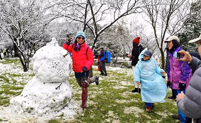 …và không quên ghi lại khoảnh khắc thú vị này.