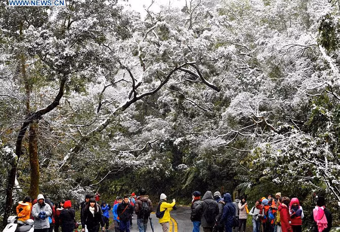 Giới chức Đài Loan cảnh báo nhiệt độ thấp và mưa lớn xảy ra trên khắp hòn đảo, đồng thời khuyến cáo người dân thận trọng và giữ ấm cơ thể trước khi đợt lạnh kết thúc vào ngày 26/1.