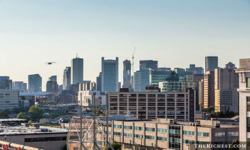 Ở bang Massachusetts, người dân có thể bị phạt nộp phạt 100 USD nếu không hát hết cả bài quốc ca, bởi đó có thể bị coi là tội chống chính phủ.