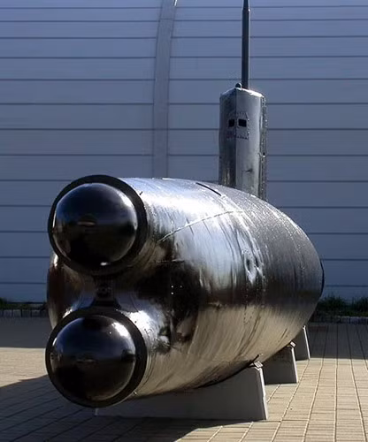 Vào cuối Thế chiến 2, quân Đồng minh chiếm đóng lãnh thổ Nhật đã phát hiện hàng trăm tàu ngầm mini do Nhật chế tạo, trong đó có loại Koryu nói trên. Ảnh: Bill Maloney./.