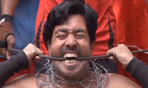 Xem nguoi dan ong “thep” dung rang be cong thanh sat