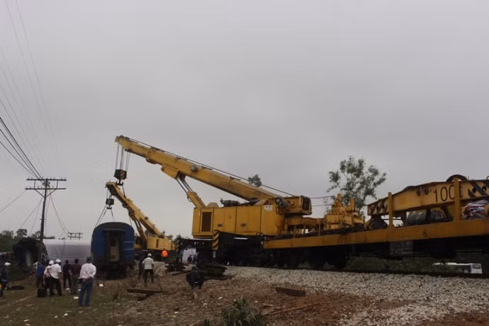 Vu lat tau tai Hue: Dua them 2 toa xe ve ga Thua Luu