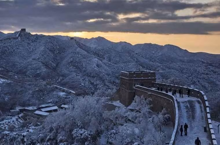 Không biết có phải do ghen tị với sự nổi tiếng và kiến trúc hùng vĩ của Vạn lý Trường Thành Trung Quốc hay không, ứng viên Donald Trump đã ấp ủ ý tưởng xây dựng “vạn lý trường thành” không thể xuyên thủng dọc biên giới với Mexico.