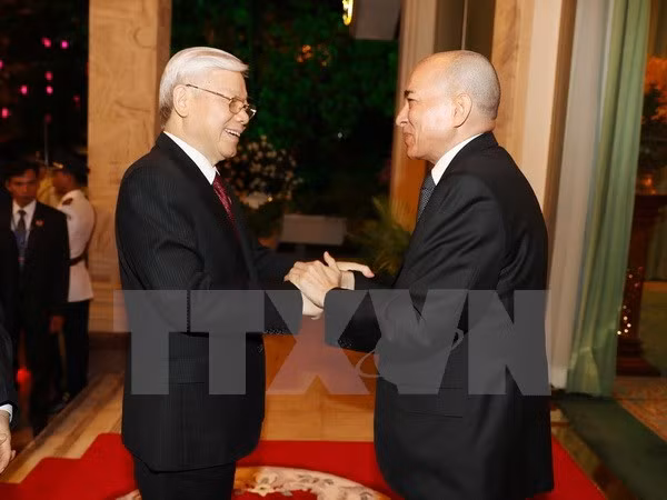 Tuyen bo chung ve tang cuong quan he hop tac Viet Nam - Campuchia