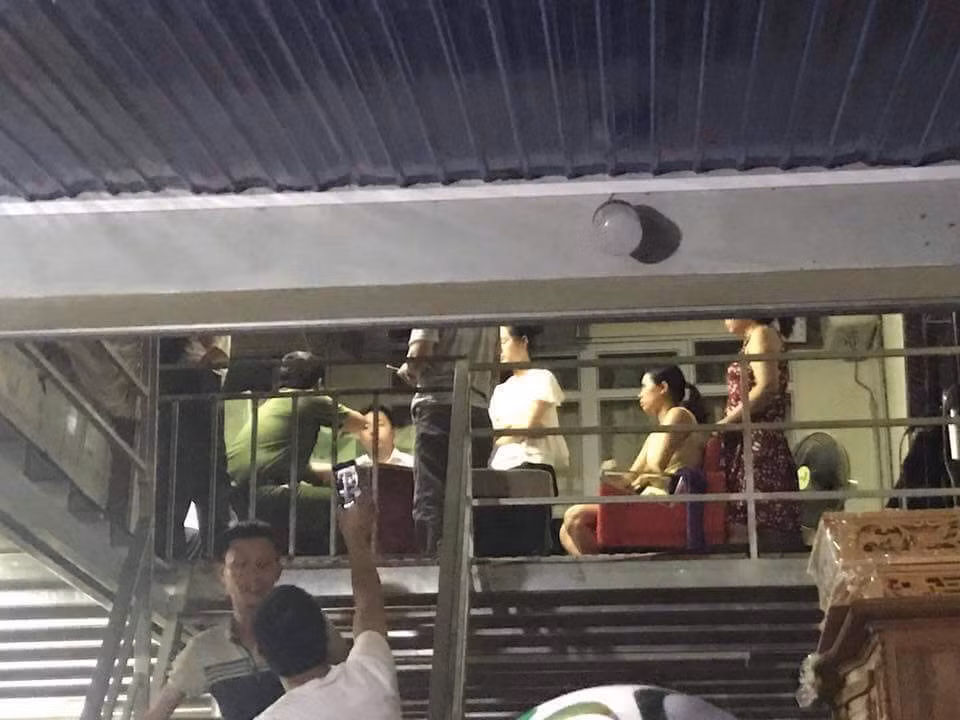 Dan bao vay, dot pha o to nguoi bi nghi bat coc tre em-Hinh-4