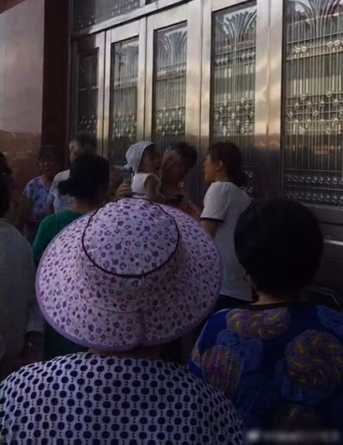 Chuyen la hom nay: Chong bat vo pha thai va su that nhuc nhoi xa hoi-Hinh-4