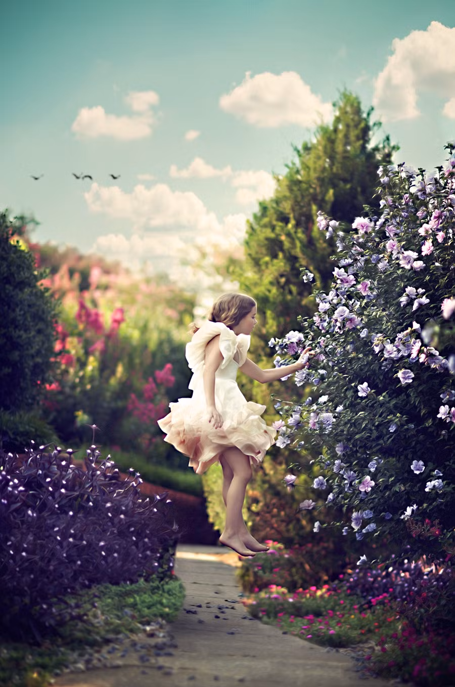 Được biết, nguồn cảm hứng để nhiếp ảnh gia Rhiannon Logsdon thực hiện loạt ảnh này đến từ chính những ước mơ của trẻ nhỏ. (Nguồn Sina)