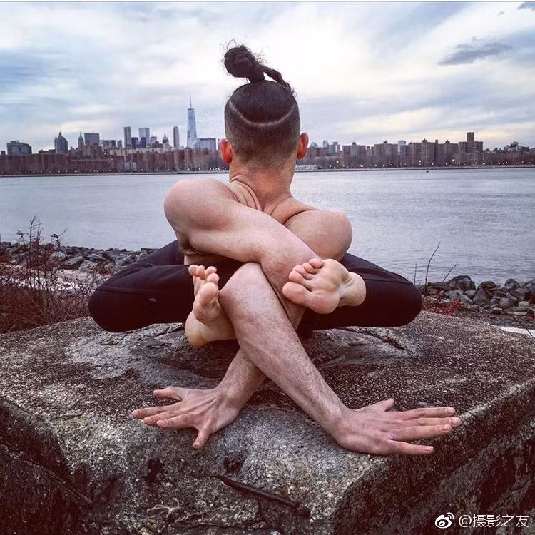 Quan điểm của Kaner Flex là không quan trọng là cuộc sống cho bạn thứ gì, quan trọng là bạn sử dụng những thứ đó như thế nào. Và đúng như những gì Kaner nói, anh thực sự biết cách sử dụng điểm yếu của mình, biến nó thành lợi thế khiến mình trở nên xuất sắc, đạt được thành công mà nhiều người mong muốn. (Nguồn Sina)