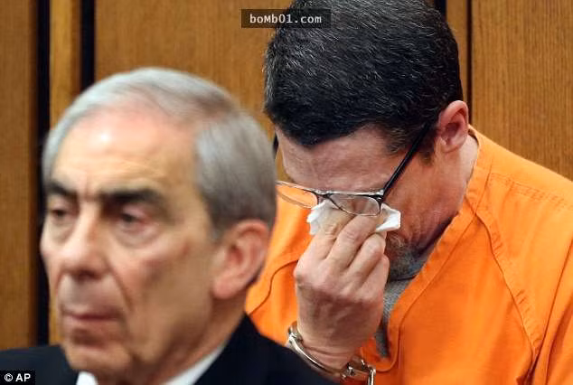 Về phía mẹ của Julian, bà cho biết mình rất hạnh phúc khi biết tin con trai vẫn còn sống và rất khỏe mạnh. "Gia đình chúng tôi đang rất vui mừng, hạnh phúc, cảm ơn tất cả sự ủng hộ và khuyến khích của mọi người. Tôi hy vọng mọi người không làm phiền Julian, để cho cậu bé có thể bình tĩnh", bà nói. (Nguồn Youthwant)