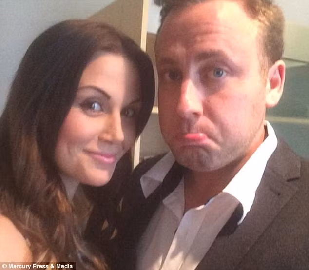 Từ khi hai con chung của Ashley và Mikey ra đời, Mikey luôn cố gắng làm việc cật lực, hy vọng sự chăm chỉ của mình có thể bù đắp được những khó khăn về vật chất cho gia đình. Thậm chí để sinh hoạt của gia đình tốt hơn, người chồng liều mạng làm việc, không biết thương tiếc sức khỏe của mình. Tuy nhiên điều này không làm Ashley vui vẻ, cô vô cùng lo lắng cho sức khỏe của chồng mình. (Nguồn Youthwant)