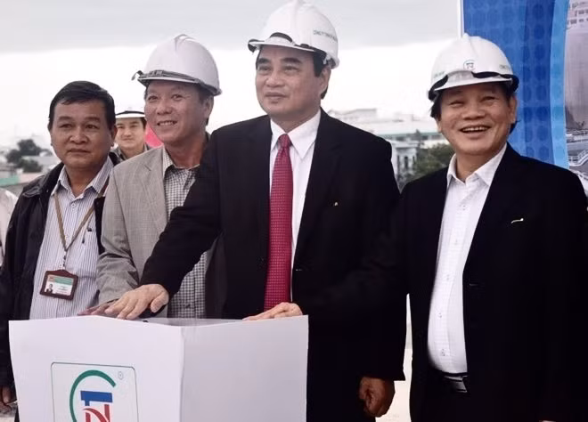 Mới đây, UBND TP.Đà Nẵng phối hợp với công ty TNHH Ngã ba Huế Trung Nam (thuộc tập đoàn Trung Nam, chủ đầu tư) tổ chức lễ hợp long vòng xuyến tầng 1. Đây là một trong những cột mốc quan trọng trong quá trình thi công.