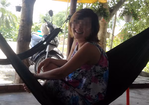 Ly cà phê tại đây có giá 50.000 đồng được bán trong phòng hoặc buồng ngủ. Nữ tiếp viên sẽ "chiều" khách kích dụ để lấy tiền boa trong phòng ngủ tại quán, với giá 100.000 đồng, hoặc đi "tăng 2" giá khoảng 250.000 đồng ở nhà trọ gần đấy.