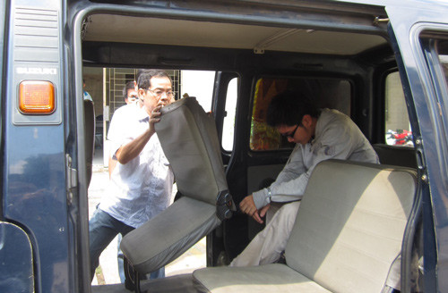 Bằng các biện pháp nghiệp vụ, cơ quan công an đã bắt giữ được Duy. Duy khai, nạn nhân là Vạn Anh Tuấn (SN 1984, ngụ thị xã Gò Công). Khi Duy còn học THPT tại quê nhà thường bị Tuấn ép buộc phải quan hệ tình dục đồng tính, nếu tránh mặt thì bị đe dọa. Năm 2013, Duy lên TP HCM học đại học, Tuấn thường tìm đến để tiếp tục ép phải “yêu”. Do muốn chấm dứt mối quan hệ đồng tính, tối 19/5, Duy đã giết Tuấn bằng cách cho uống thuốc độc. Đến sáng 21/5, Duy đi mua 2 cái cưa rồi về phòng trọ phân xác nạn nhân để phi tang. Sau đó, Duy bỏ 2 cánh tay của nạn nhân vào ba lô rồi đi xe máy về Tiền Giang và vứt xuống sông. Sáng 22/5, Duy trở lại TP HCM để tiếp tục cưa đầu và 2 chân của Tuấn rồi bỏ vào ba lô. Sau khi thực hiện xong hành vi, Duy gọi cho người yêu là Linh thông báo đã “xử” Tuấn.