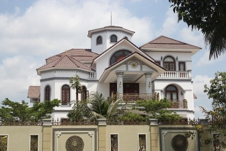 Cụ thể, kết luận đã chỉ ra 6 khuyết điểm, vi phạm trong thực hiện chính sách nhà, đất của ông Trần Văn Truyền trong thời gian đương chức và lúc nghỉ hưu. Văn bản cũng nêu những sai phạm của một số cơ quan chức năng khi đã có lệnh thu hồi một số nhà, đất của ông Truyền nhưng các cơ quan này vẫn không tiến hành thu hồi. Vụ việc thu hồi nhà đất của ông Trần Văn Truyền là một hồi chuông cảnh báo cho những vị quan chức có những hành vi sai phạm tương tự.