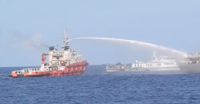 Các tàu hộ tống bảo vệ giàn khoan của Trung Quốc rất hung hăng bắn vòi nước có cường độ mạnh và đâm húc thẳng vào các tàu công vụ, tàu dân sự của Việt Nam, gây hư hại nhiều tàu và làm nhiều người bị thương. Việt Nam đã kiên quyết đấu tranh theo biện pháp hòa bình và sau 75 ngày hoạt động trái phép, cuối cùng giàn khoan Hải Dương 981 phải rút ra khỏi vùng biển chủ quyền Việt Nam.