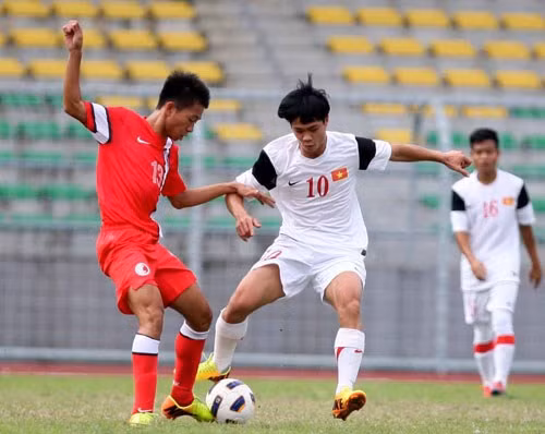 Vụ lùm xùm về tuổi thật Công Phượng và cơn bão truyền thông. Hồi đầu tháng 11, truyền hình, báo chí ầm ĩ đưa tin về nghi vấn cầu thủ Nguyễn Công Phượng của đội tuyển U19 Việt Nam gian lận tuổi, thu hút sự quan tâm của đông đảo dư luận. Cụ thể, tờ Thể Thao 24h đã đặt vấn đề có nhiều nghi vấn về tuổi thật của Công Phượng khi có một số bút tích cho thấy Phượng sinh ngày 21/1/1993 chứ không phải 21/1/1995 như tuổi kê khai hiện nay. Sau đó, Chuyển động 24h của VTV đã dẫn lại bài viết trên báo Thể Thao 24h, đồng thời đưa ra ba hồ sơ khác nhau của Công Phượng với những năm sinh khác nhau là 1993, 1995 và 1996.