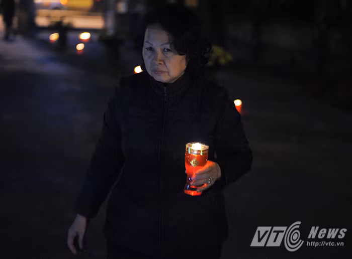 Ý tưởng thắp nến trong sân nhà Đại tướng vào những ngày quan trọng của cô đã nhận được sự đồng ý từ gia đình ông.