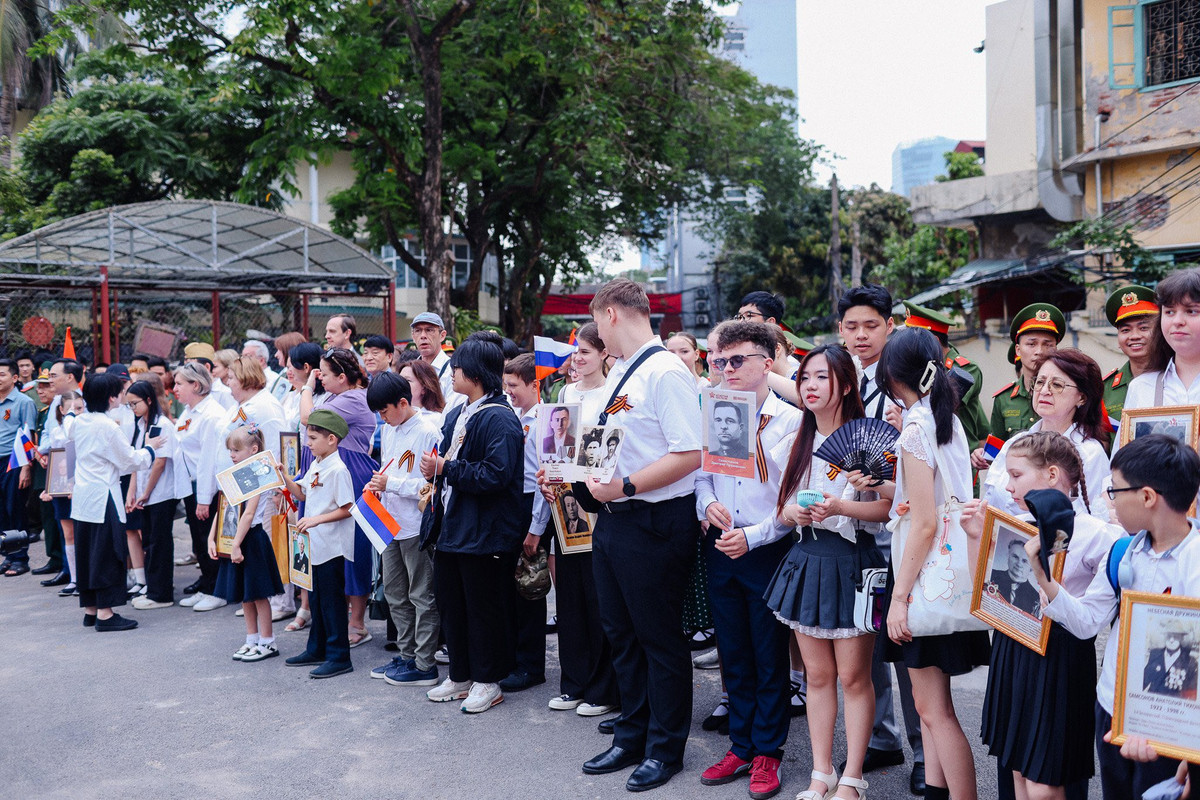 Diễu hành “Binh đoàn bất tử”, Việt Nam - Nga cùng tri ân các Anh hùng liệt sỹ - Hình 4 Dieu hanh “Binh doan bat tu”, Viet Nam - Nga cung tri an cac Anh hung liet sy-Hinh-4