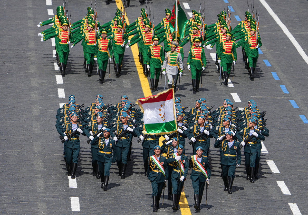 Quân đội Tajikistan và Quân đội Turkmenistan Ảnh: RIA Novosti.