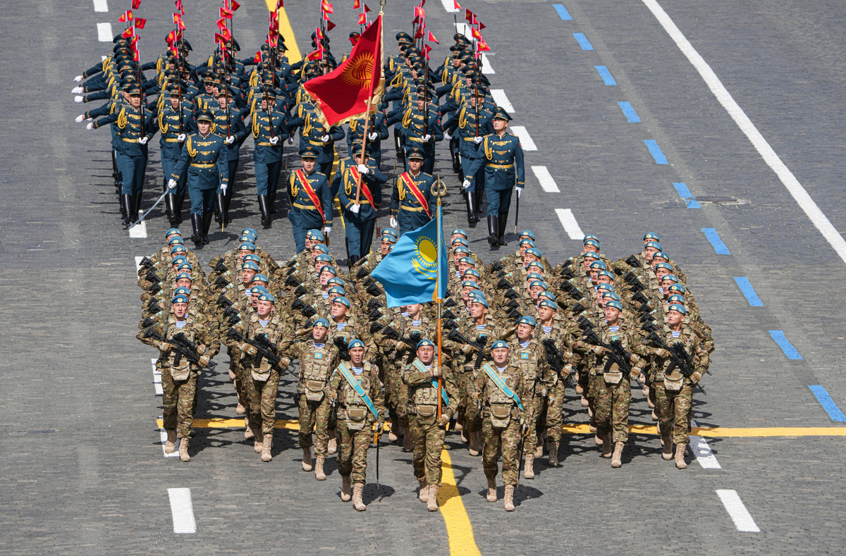 Quân đội Kazakhstan và Quân đội Kyrgyzstan. Ảnh: RIA Novosti.