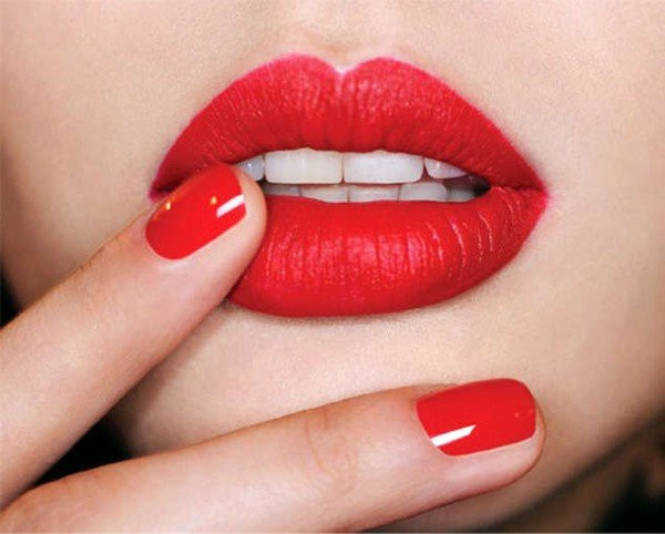 Bi quyet tri tham moi bang vitamin E cho moi hong cang mong