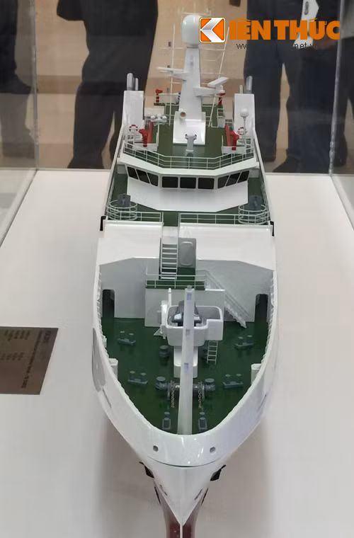 Tàu KN781 được đóng mới tại Công ty TNHH MTV đóng tàu Hạ Long theo thiết kế và chuyển giao kỹ thuật của Damen (Hà Lan) theo tiêu chuẩn Châu Âu. Đây là loại tàu hoạt động xa bờ dài ngày và được trang bị đầy đủ các phương tiện hiện đại tham gia tìm kiếm, cứu nạn, cứu hộ.