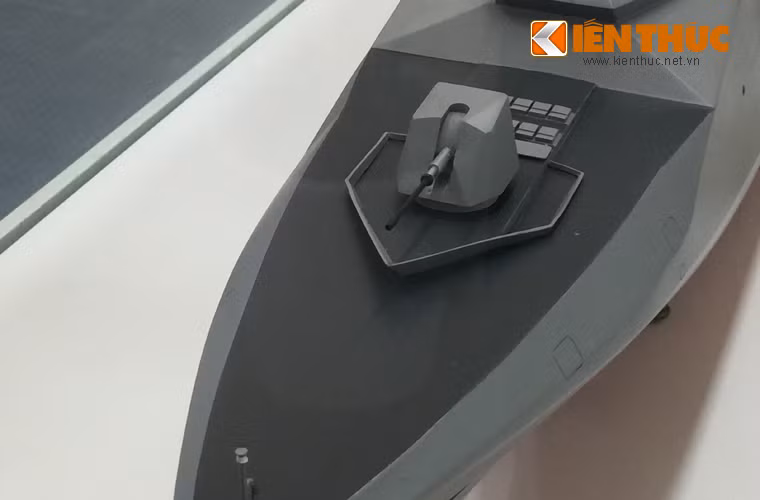 Mô hình SIGMA-9814 tại Vietship 2016 lần này cũng không có nhiều biến đổi lắm so với lần xuất hiện tại Vietship 2014. Về mặt hỏa lực, nó vẫn trang bị pháo hạm OTO MELARA Super Rapid 76mm với tháp pháo kiểu tàng hình.